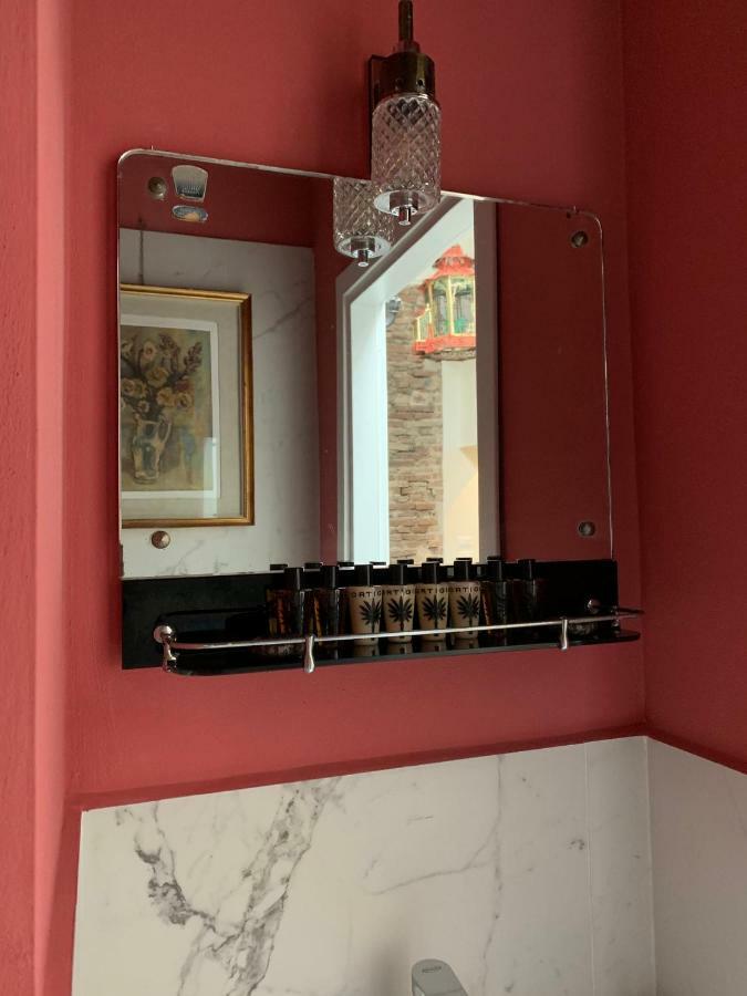 L'8Boutique Via Piella Apartment Болоня Екстериор снимка