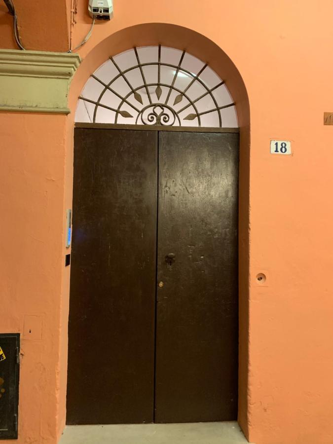 L'8Boutique Via Piella Apartment Болоня Екстериор снимка