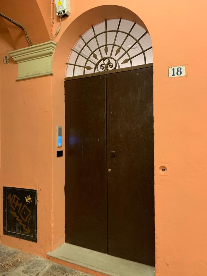L'8Boutique Via Piella Apartment Болоня Екстериор снимка